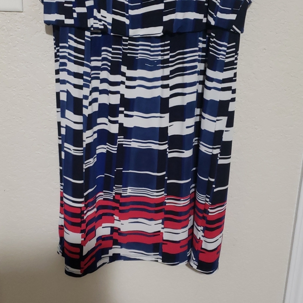 Cut out shoulder dress - Picture 4 of 5